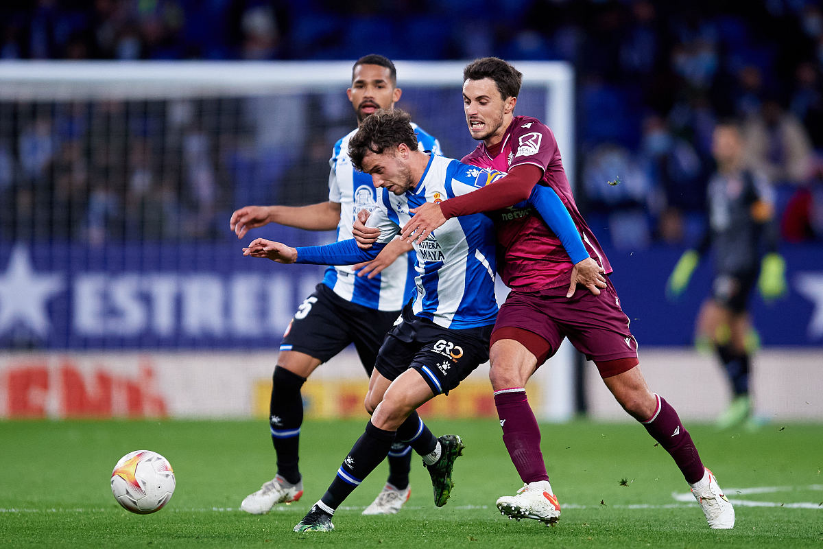 拜仁亚洲官方赞助商-关于离谱！广州队围绕欧联防线松动巴塞罗那迎来里程碑备战荷甲，梅西在雄鹿比赛中连败的信息