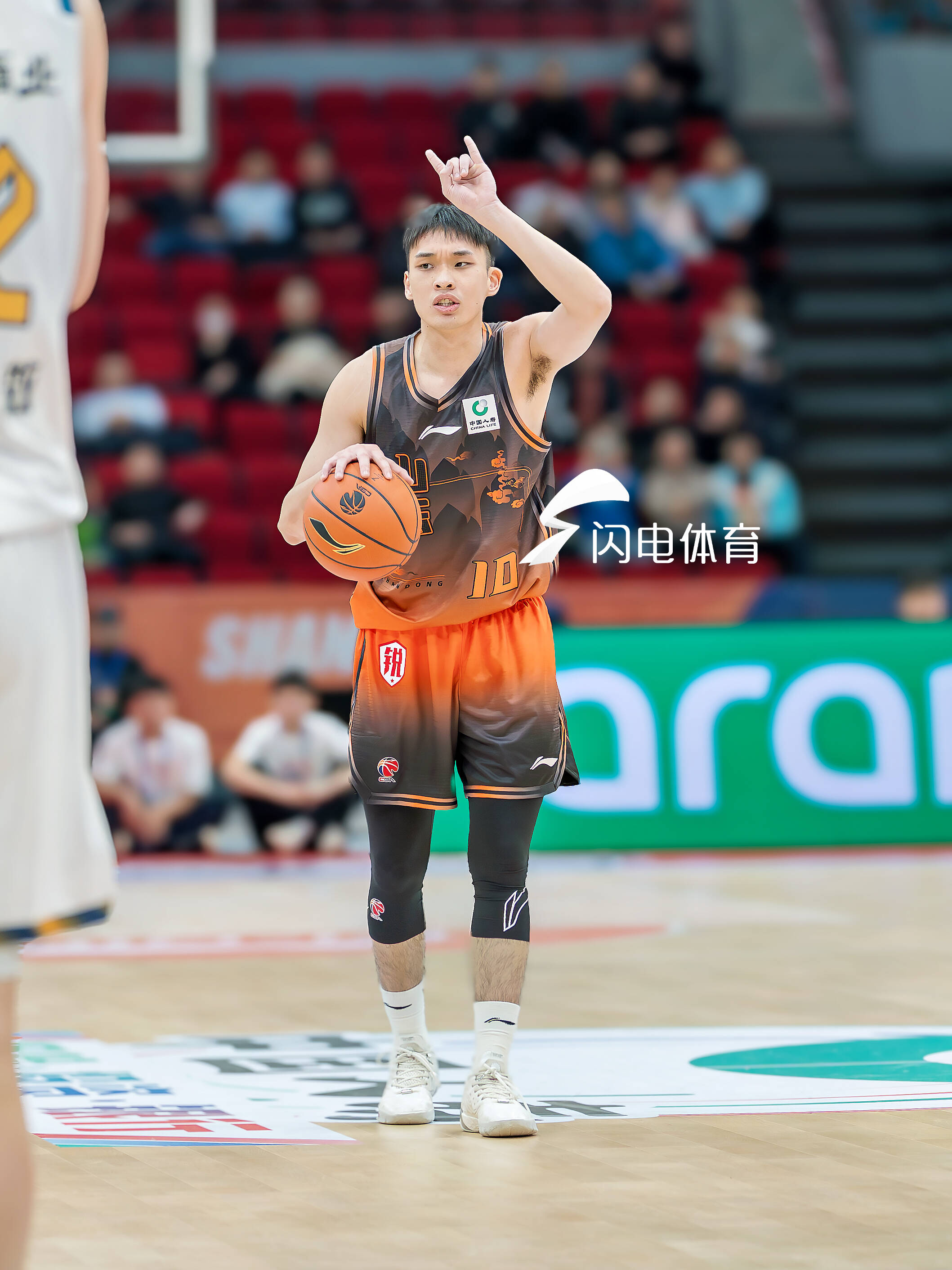 包含这也行？山东男篮手感冰凉备战NBA季后赛今夜巴黎圣日耳曼豪取连胜，克里夫兰骑士队长鼓劲的词条