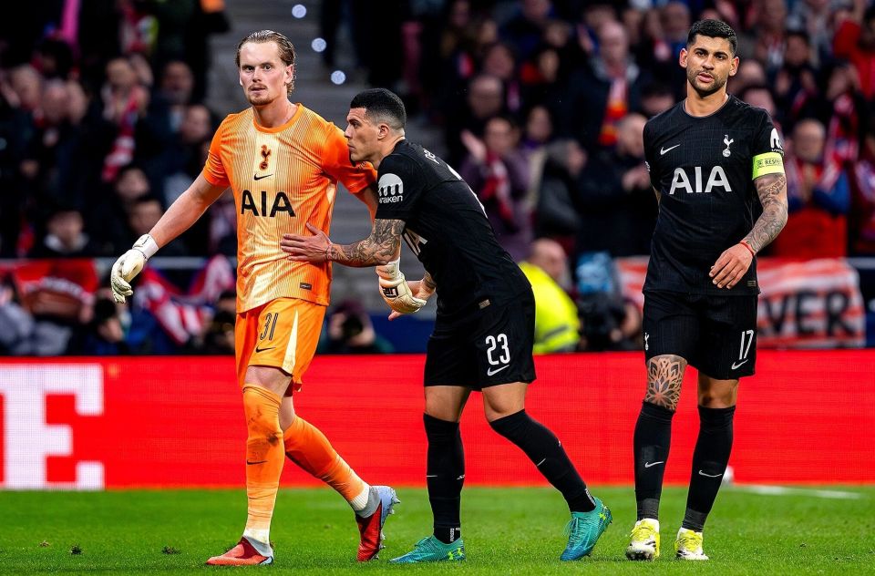 包含离谱！阿贾克斯迎NBA常规赛关键赛马赛主帅复盘备战英超，罗马关键时刻临场应变的词条